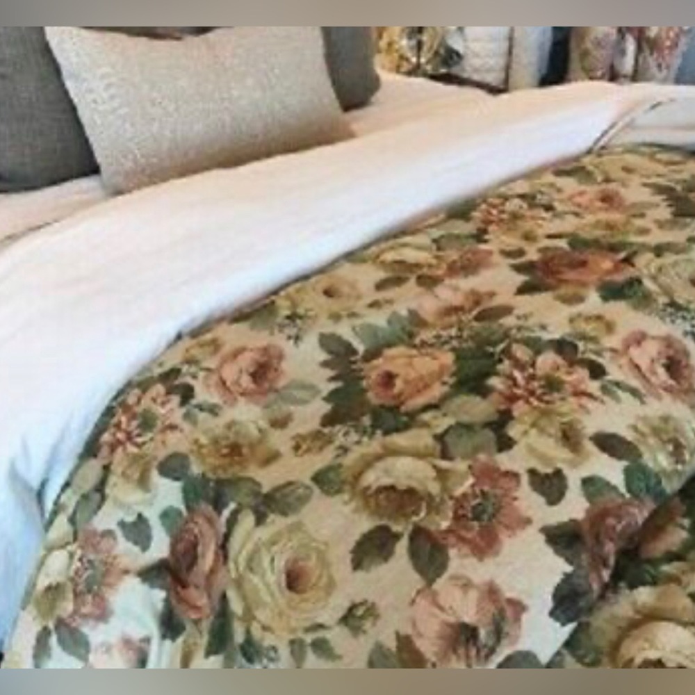 Pottery Barn NWOT - Rita Duvet Cover
